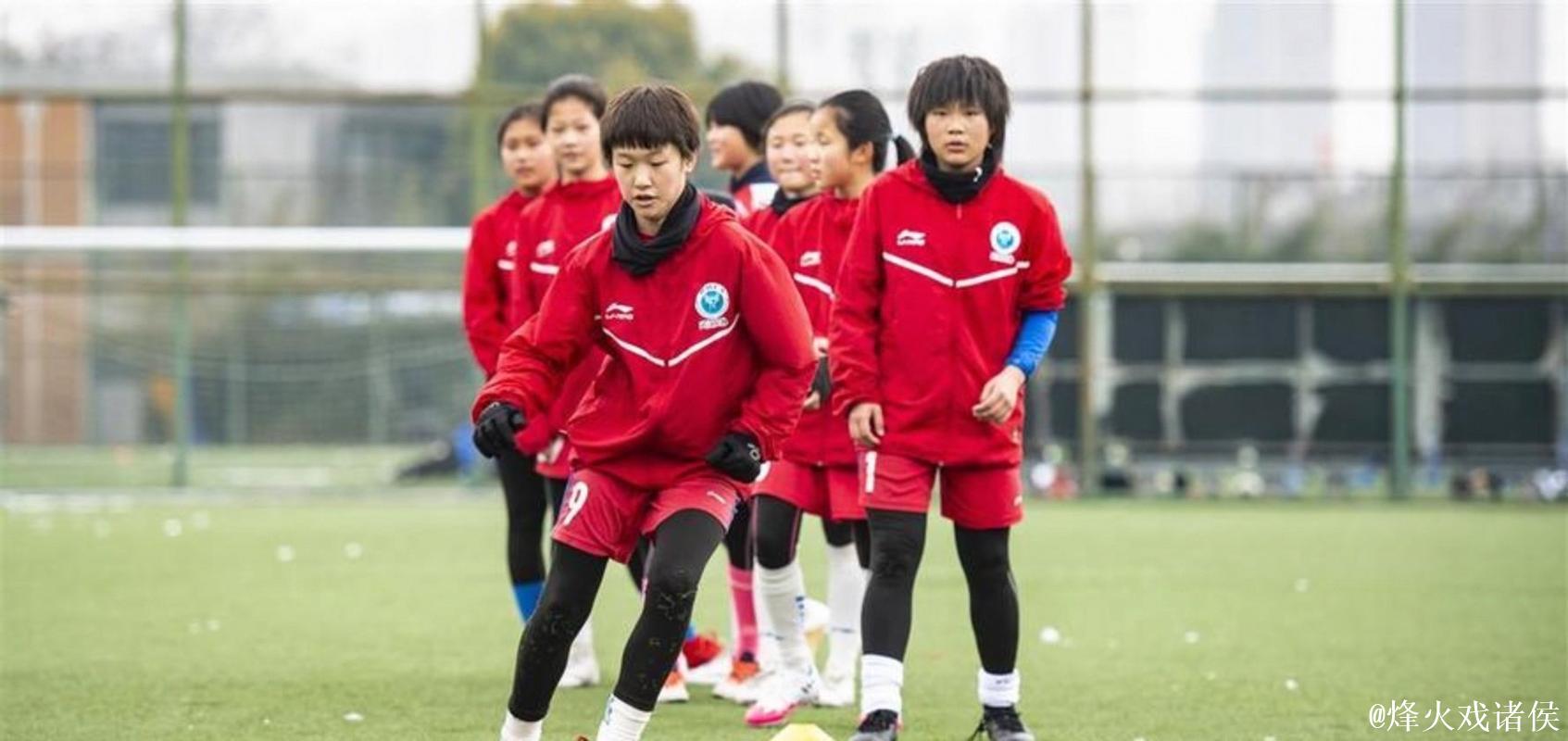 常巍巍刚领武汉女足杀入争冠，足协调令却悄塞抽屉，佩德罗被抽走郑雄被调离，俱乐部阵脚瞬间散架，让人质疑女足改革到底为谁服务